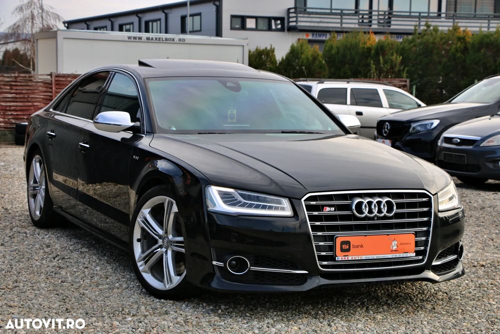 Audi S8 - 2