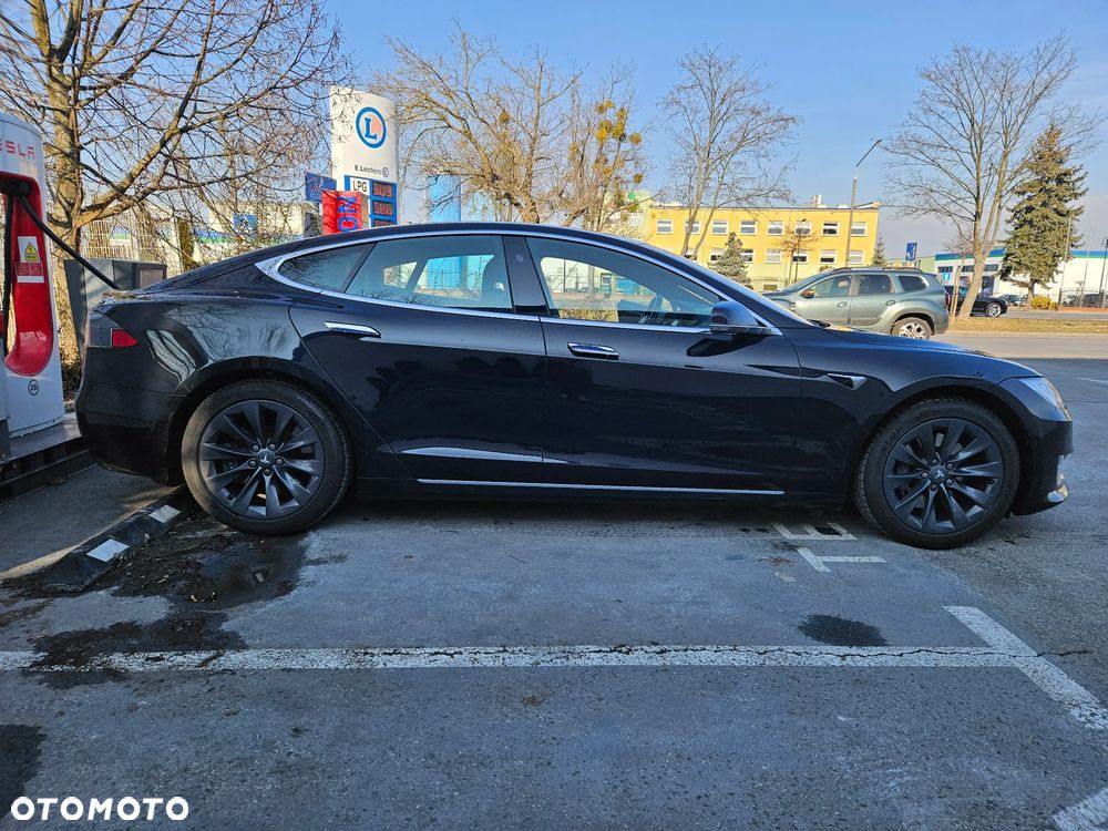 Tesla Model S - 6