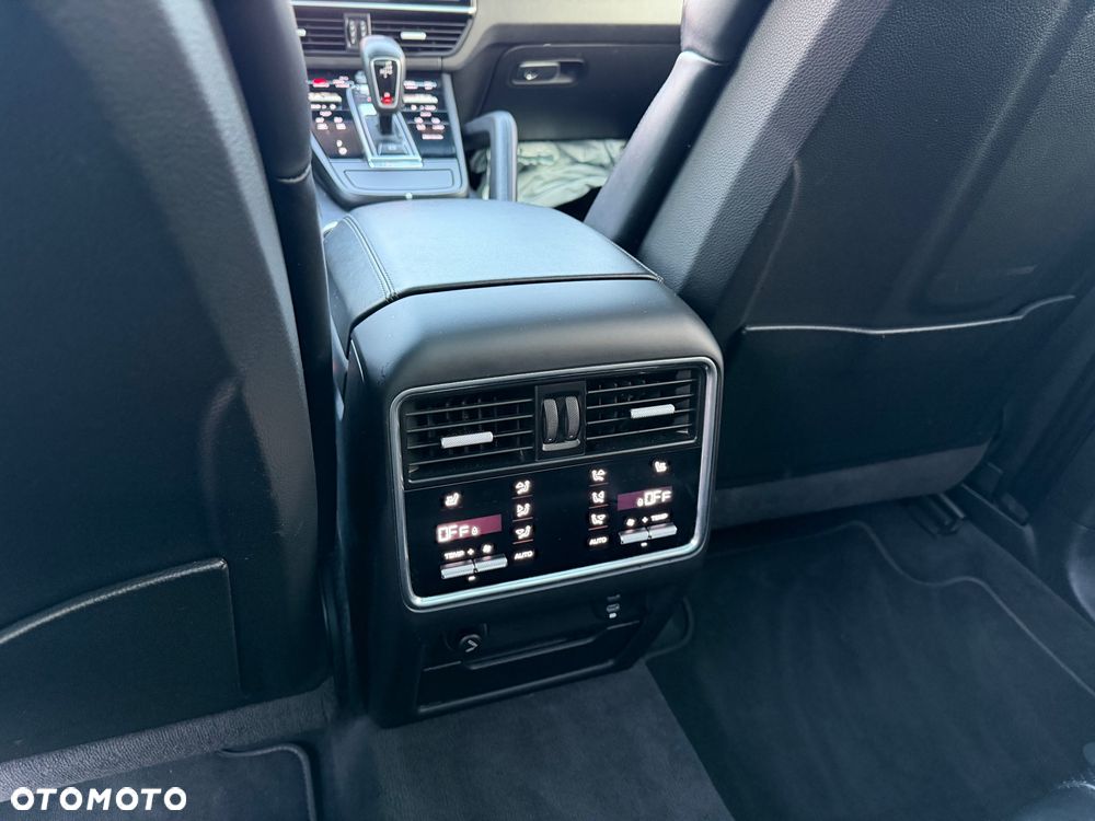 Porsche Cayenne E-Hybrid Tiptronic S Platinum Edition - 28