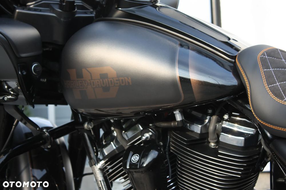 Harley-Davidson Touring Road Glide - 6