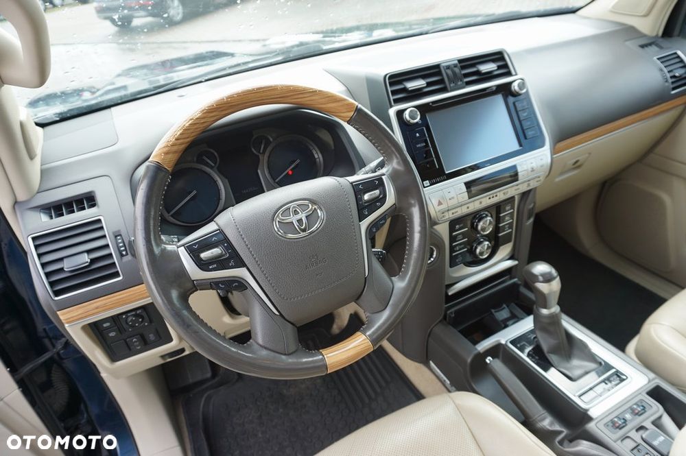 Toyota Land Cruiser - 12