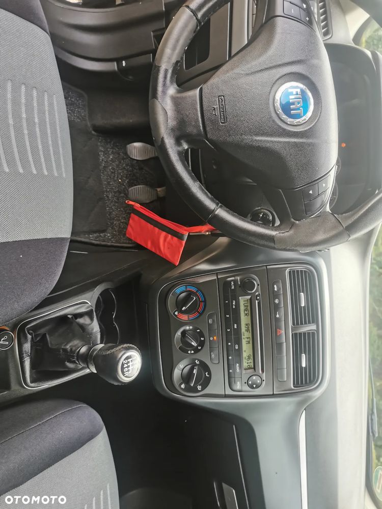 Fiat Punto 1.4 16V Emotion - 8