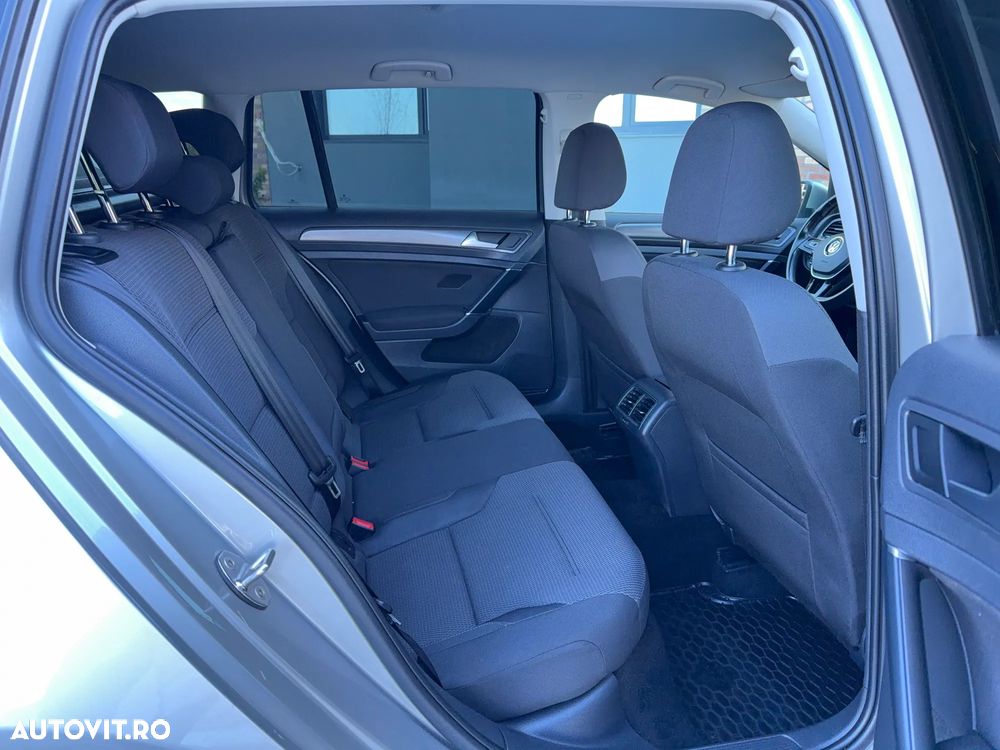 Volkswagen Golf - 12