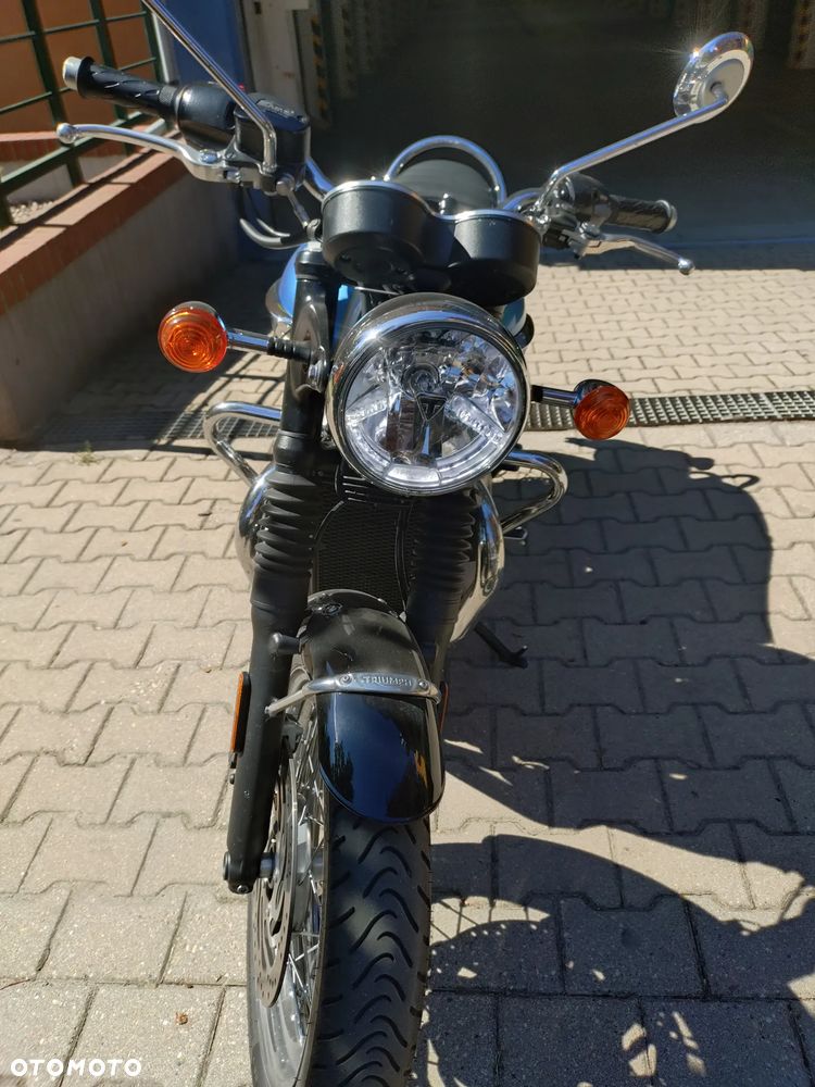 Triumph Bonneville - 9