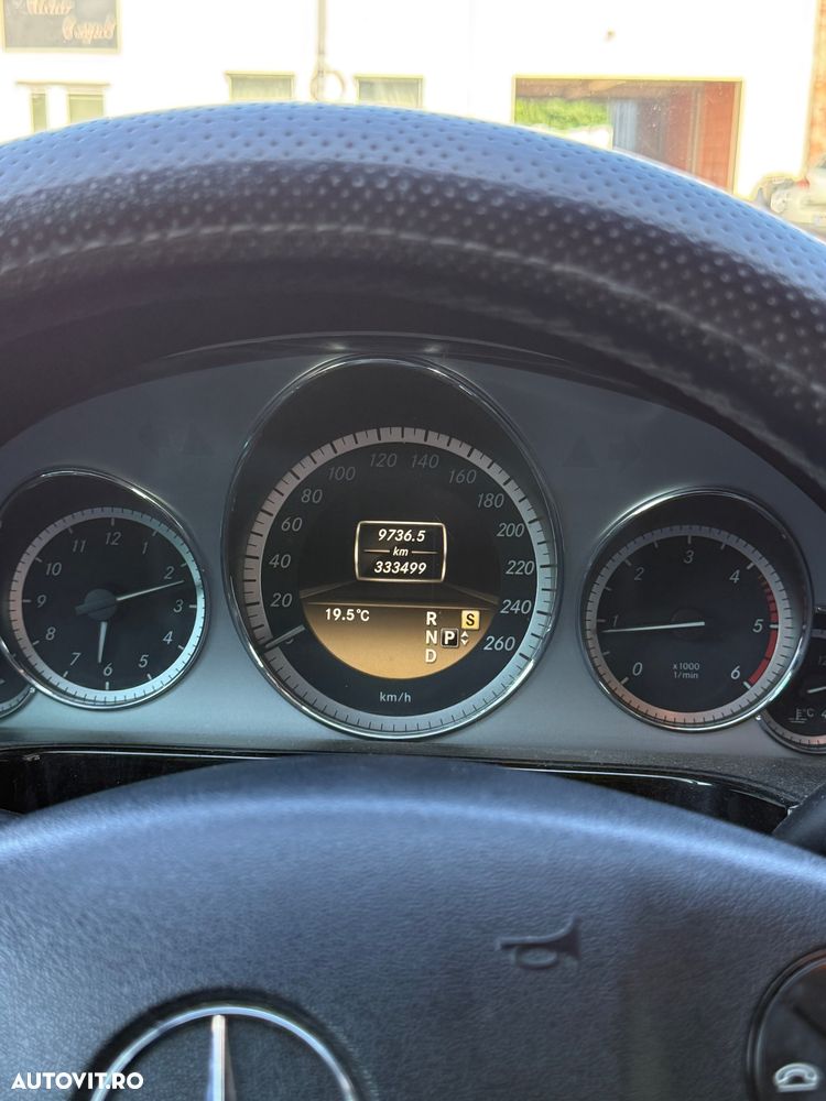Mercedes-Benz E 220 CDI DPF BlueEFFICIENCY 7G-TRONIC Avantgarde - 4