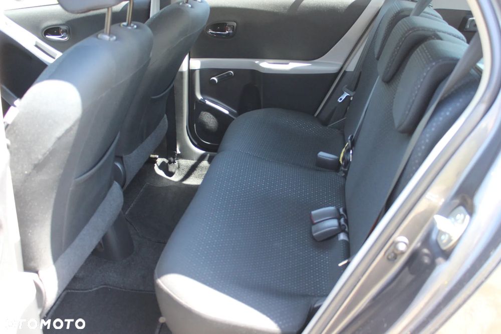 Toyota Yaris 1.33 VVT-i Executive - 27