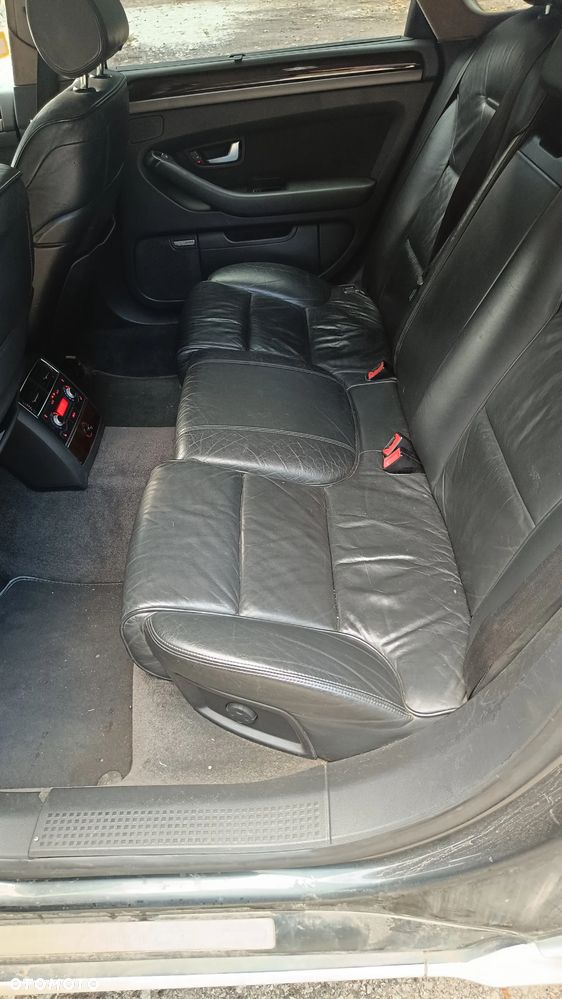 Audi A8 4.2 L Quattro - 13