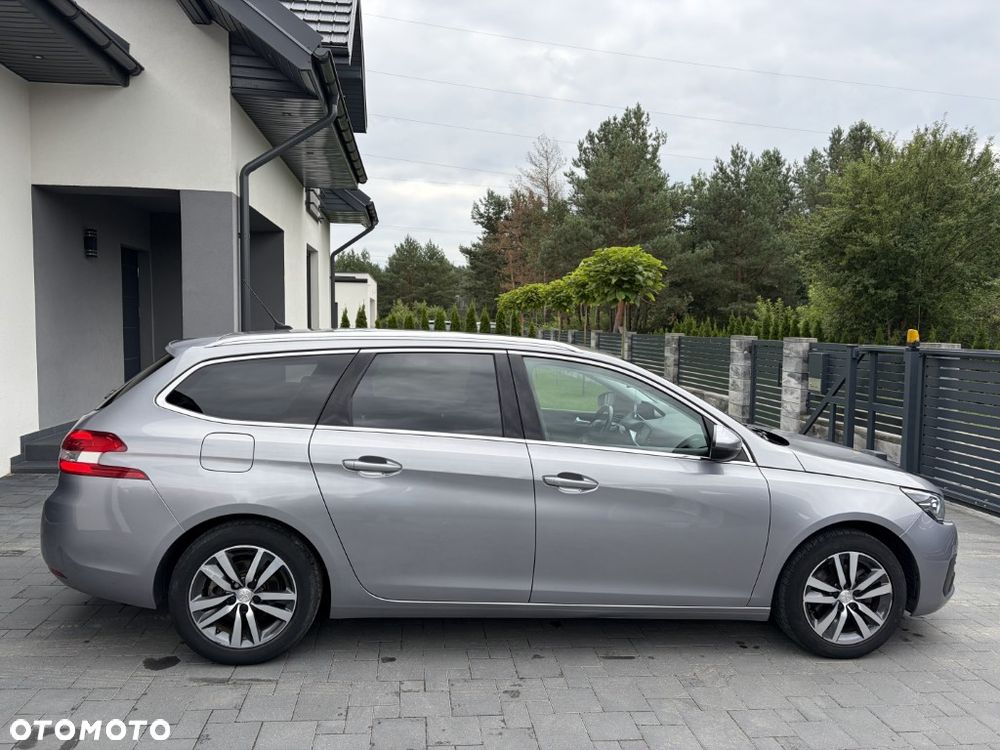 Peugeot 308 - 8