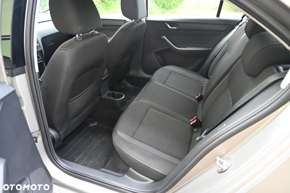 Skoda RAPID 1.2 TSI Ambition - 13