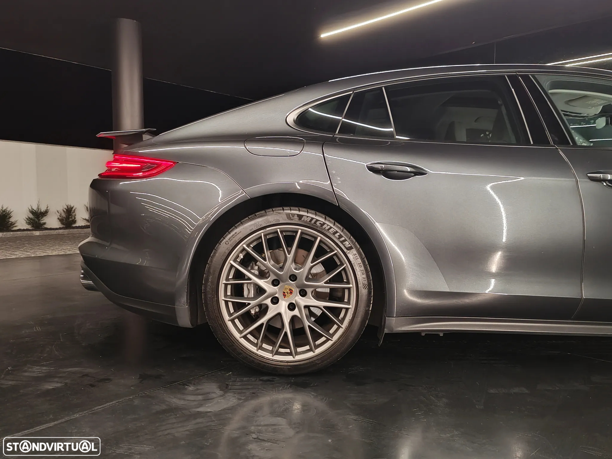 Porsche Panamera 4 E-Hybrid - 12