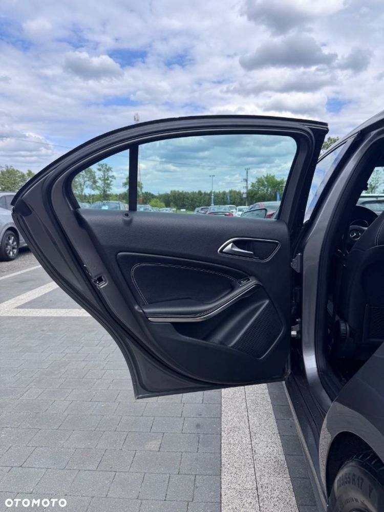 Mercedes-Benz Klasa A 180 CDI 7G-DCT AMG Line - 32