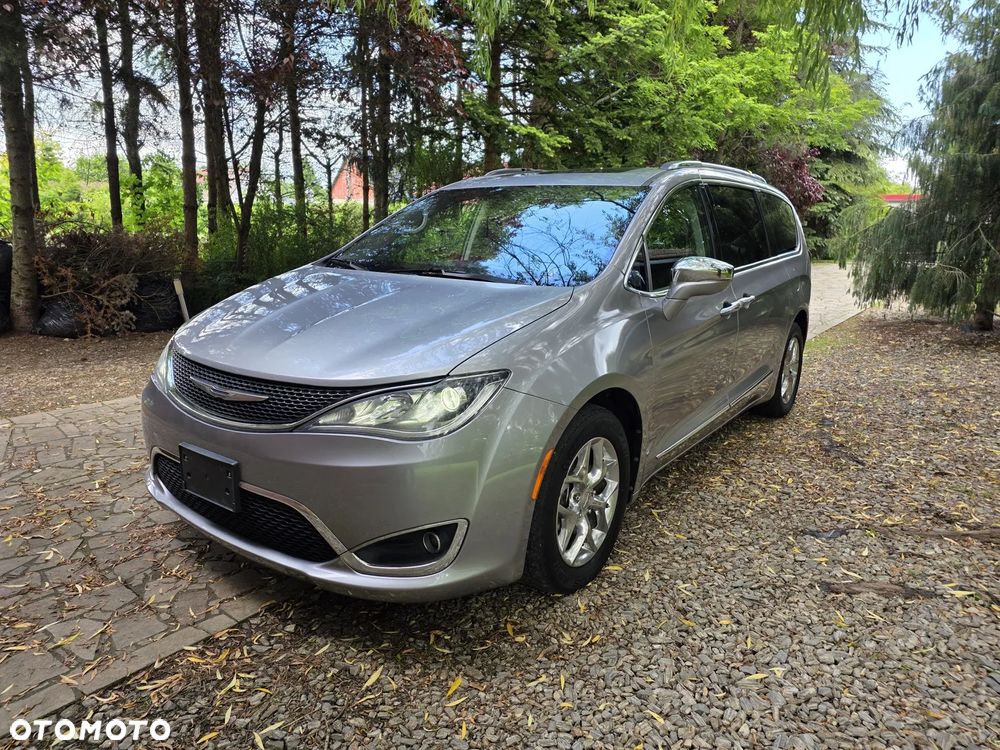 Chrysler Pacifica - 3