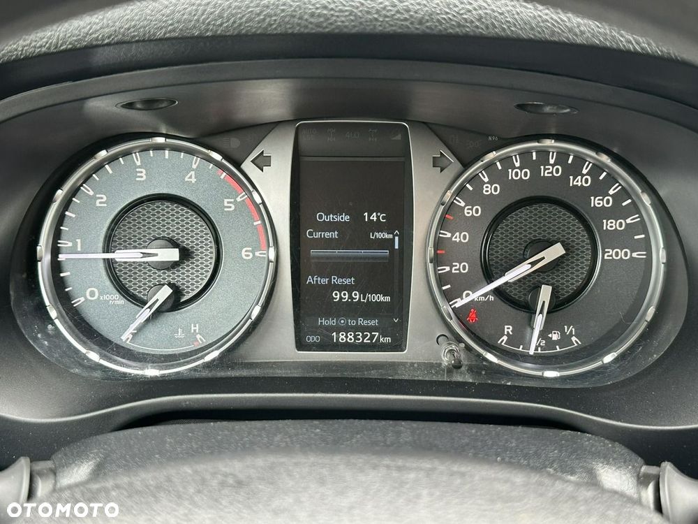 Toyota Hilux 2.4 D-4D Double Cab DLX 4x4 - 31