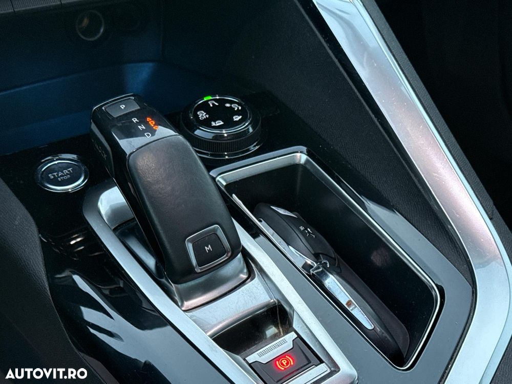 Peugeot 3008 PureTech 130 Stop & Start GPF EAT8 Crossway - 26