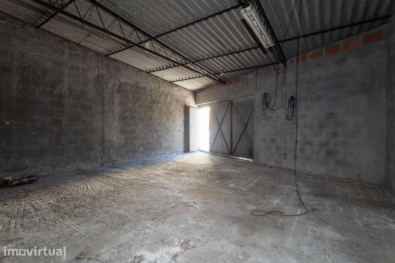 Garagem com terreno no centro de Aveiras de Cima com possibilidade co - Grande imagem: 5/13