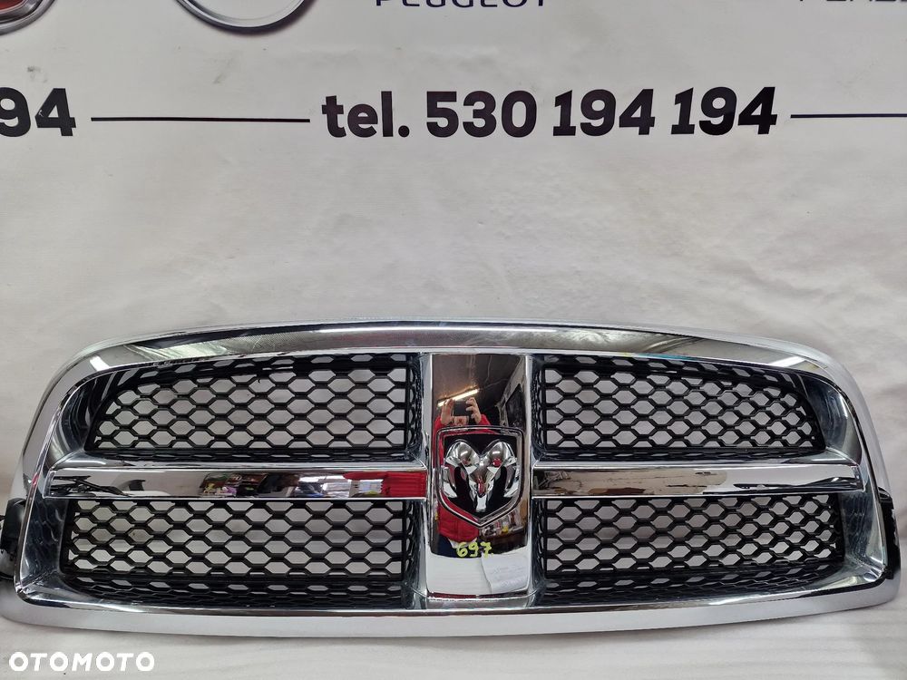 DODGE RAM 08- CHROMOWANA ATRAPA / GRILL PRZEDNI PRZÓD , ŁADNY , NR 1KX58TRMAB / 55277441AB , NR AUKCJI GL697 - 1