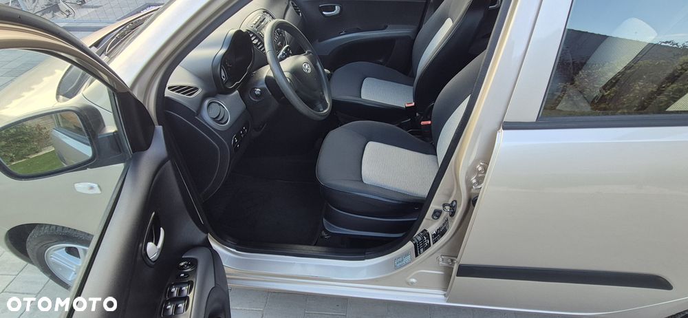 Hyundai i10 - 10