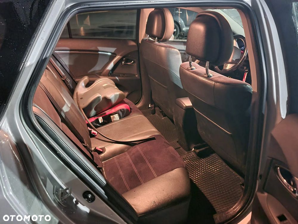 Toyota Avensis 2.0 D-4D Premium - 13
