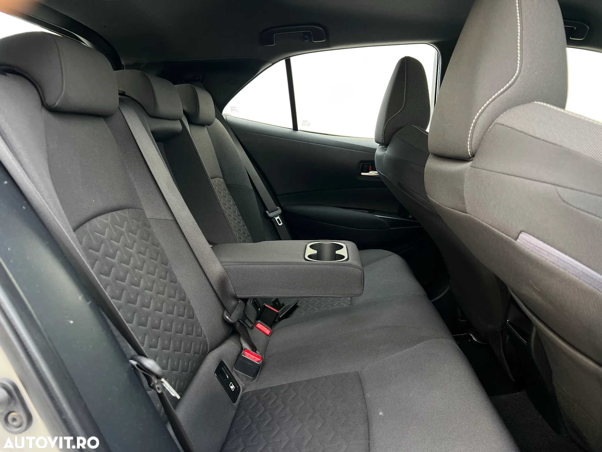 Toyota Corolla 1.8 HSD Active - 8