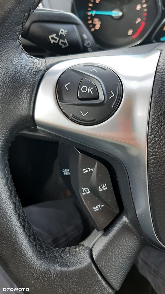 Ford Kuga 1.5 EcoBoost 2x4 Titanium - 26