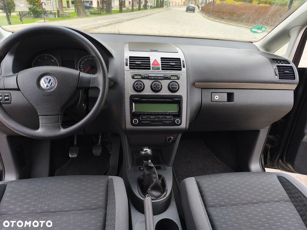 Volkswagen Touran - 20