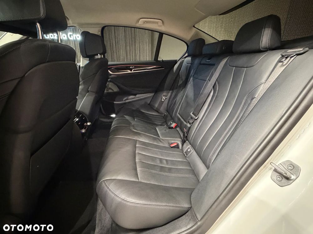 BMW Seria 5 530i xDrive - 11