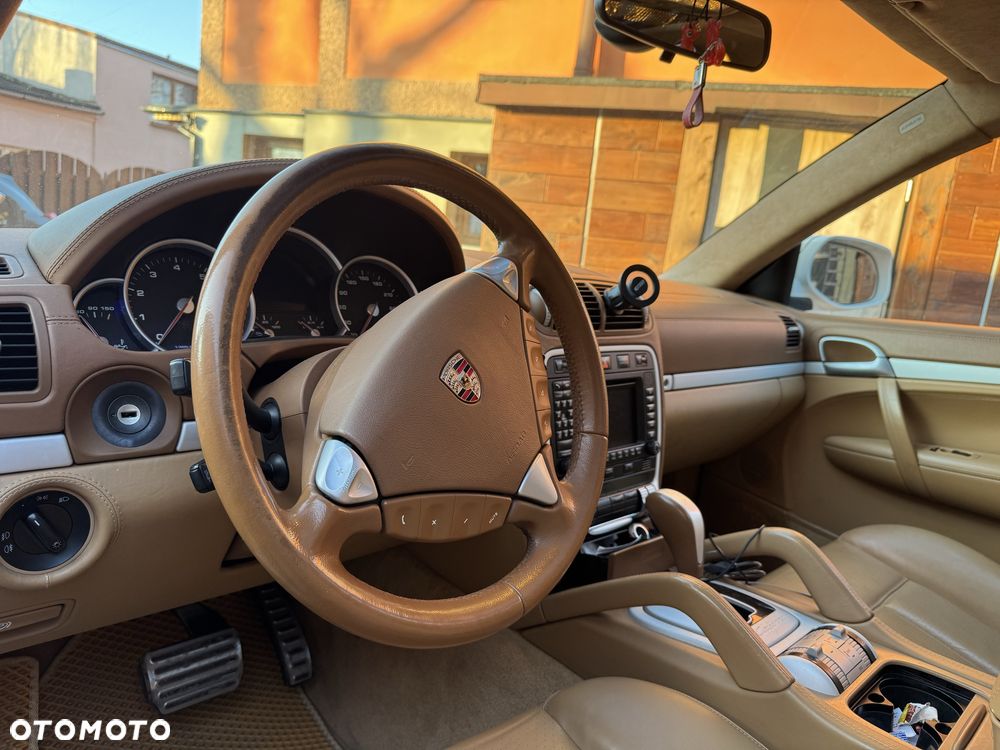 Porsche Cayenne - 6
