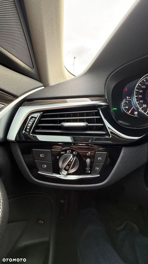 BMW Seria 5 520d Sport Line - 21