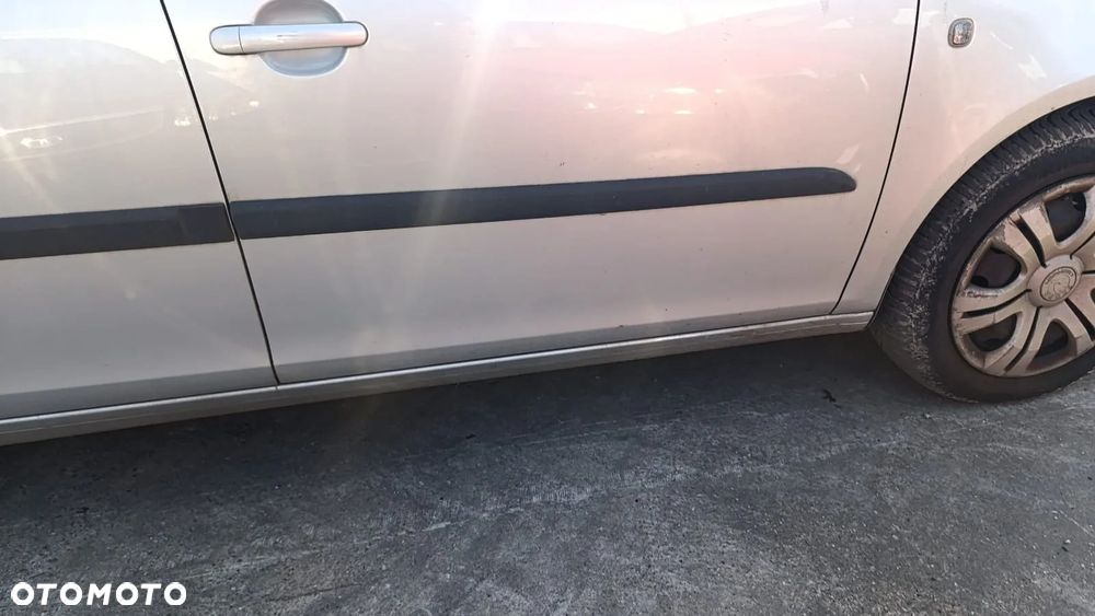 35486 skoda roomster fl na części 1.6 TDI CAYC 105 km skrzynia MZL lakier LA7W - 14