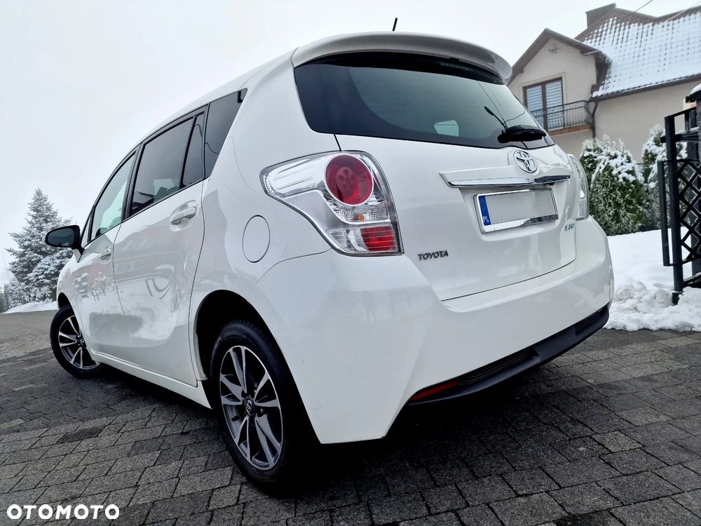 Toyota Verso 1.6 Premium - 10