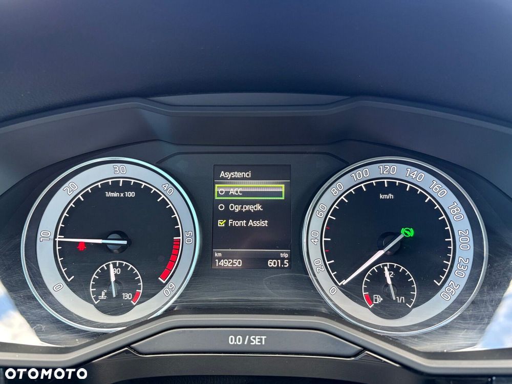 Skoda Superb 2.0 TDI SCR Style DSG - 24