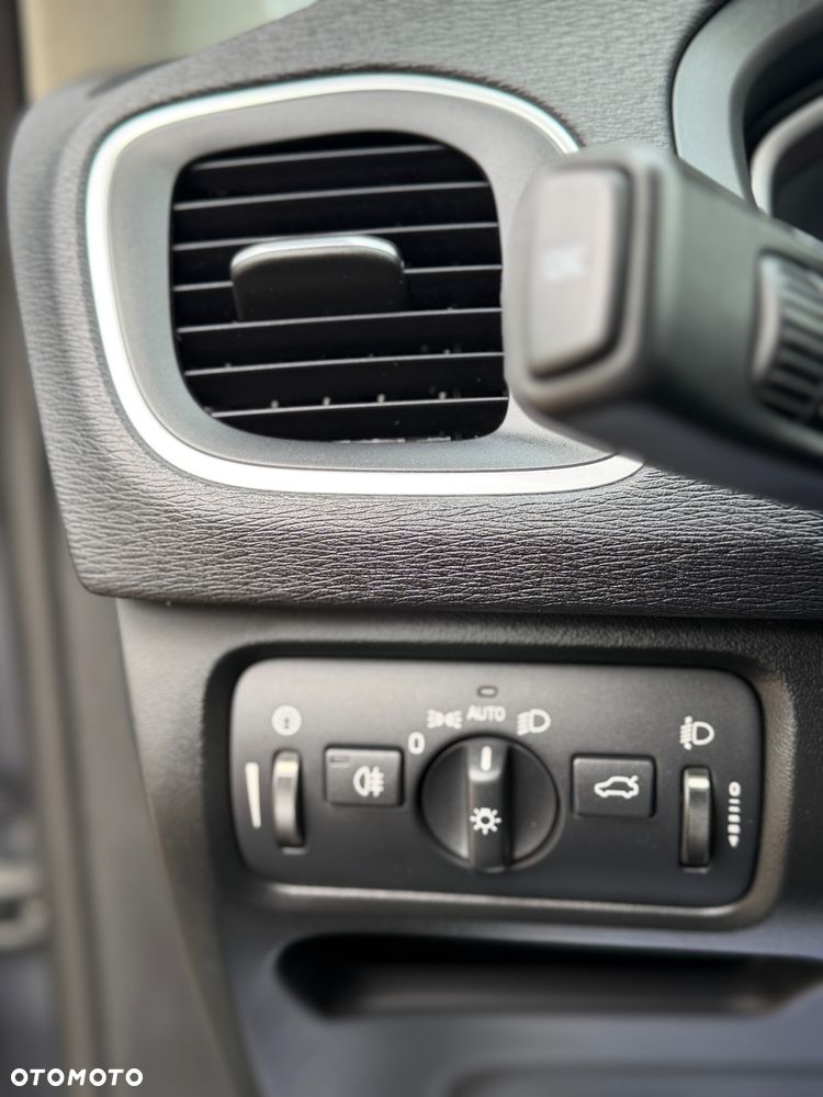 Volvo V40 T3 Momentum - 30