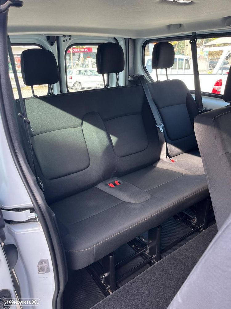 Renault Trafic 9 lugares - 11