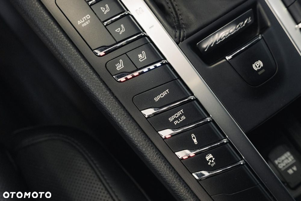 Porsche Macan S - 23