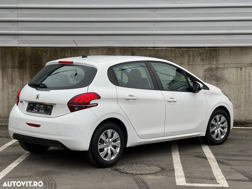 Peugeot 208 1.2 L PureTech STT Active - 6