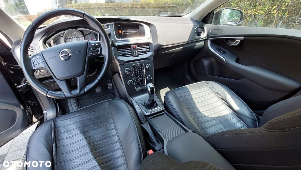 Volvo V40 D2 Drive-E Momentum - 12