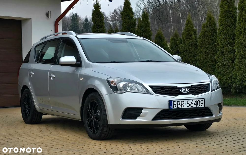 Kia Ceed - 12