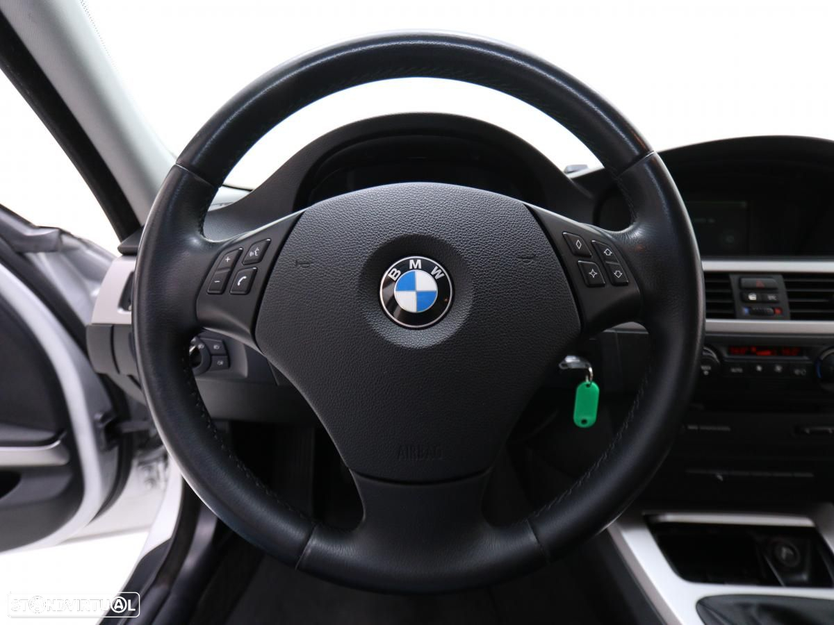 BMW 320 d Touring - 15