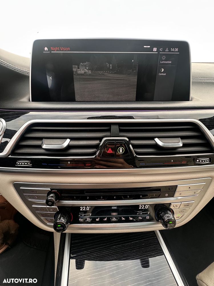 BMW Seria 7 740d xDrive MHEV - 15