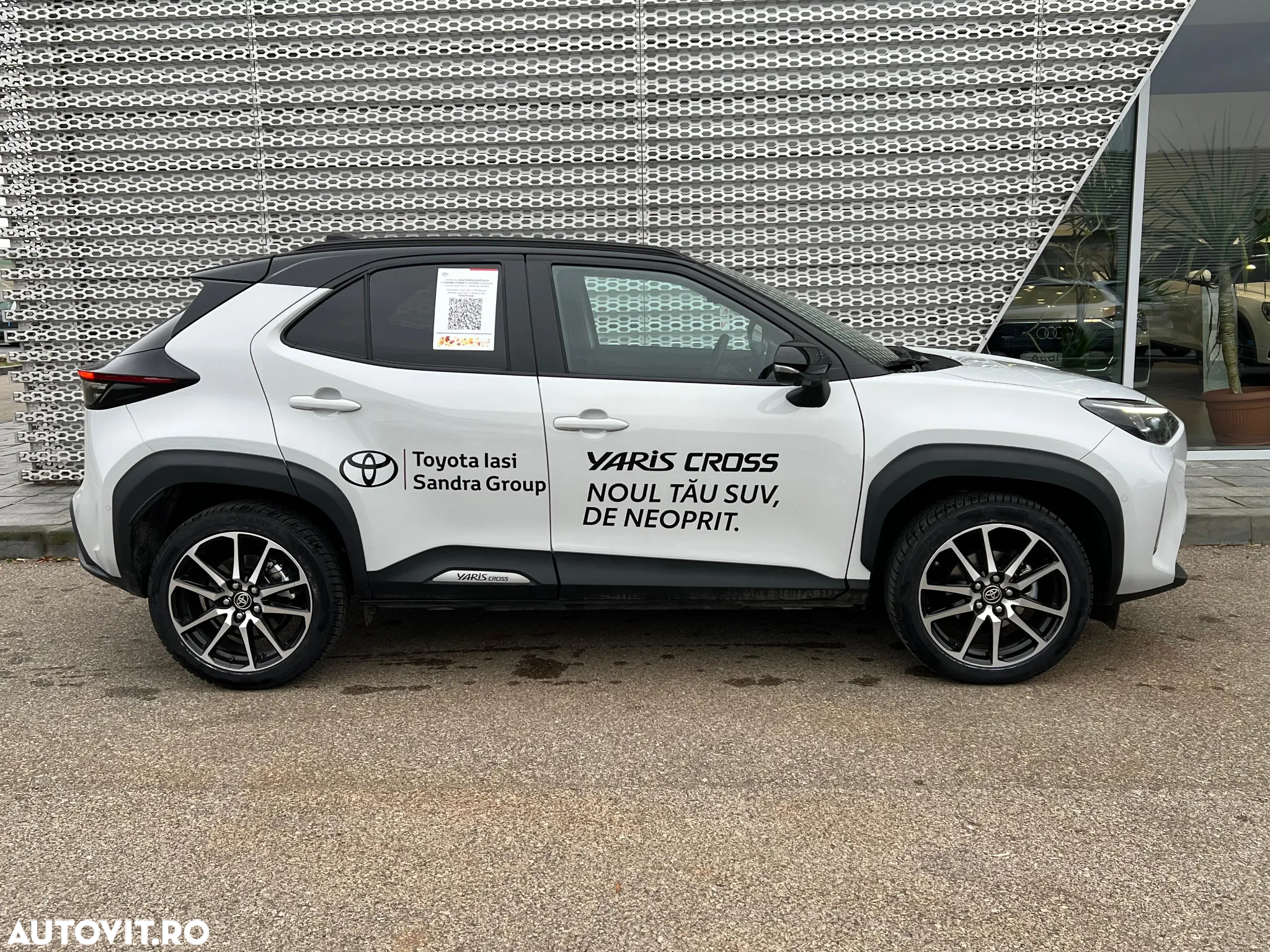 Toyota Yaris Cross 1.5 VVT-i HSD 4x2 Exclusive GR Sport - 9