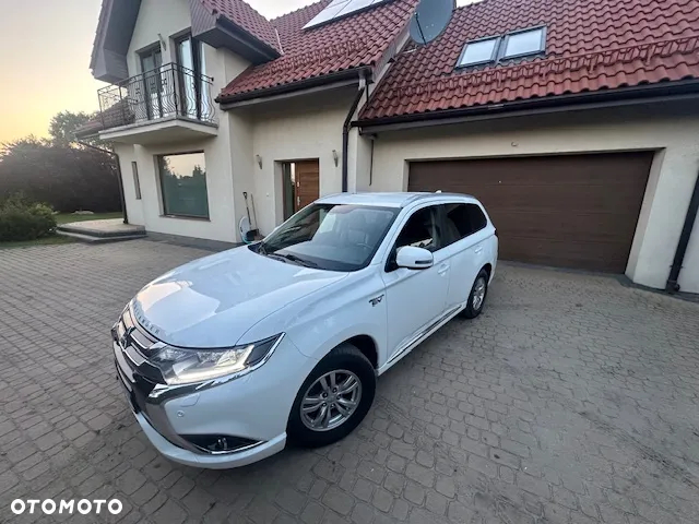 Mitsubishi Outlander 2.0 4WD Plug-In Hybrid - 11