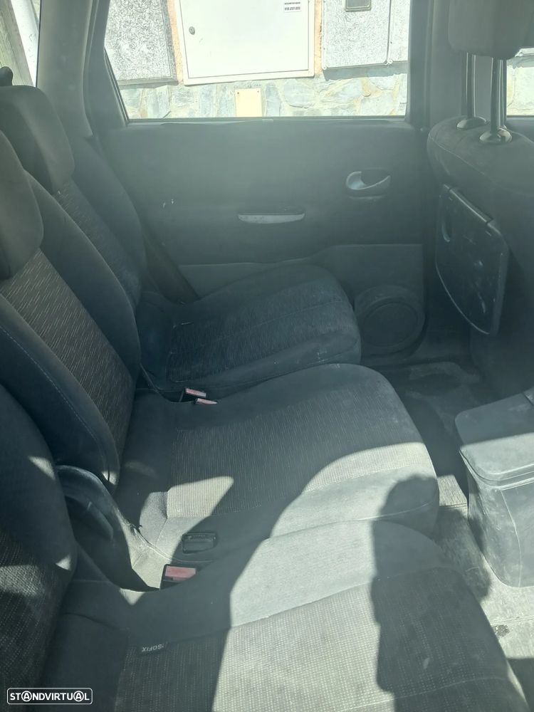 Renault Scénic 1.5 dCi Dynamique S - 6