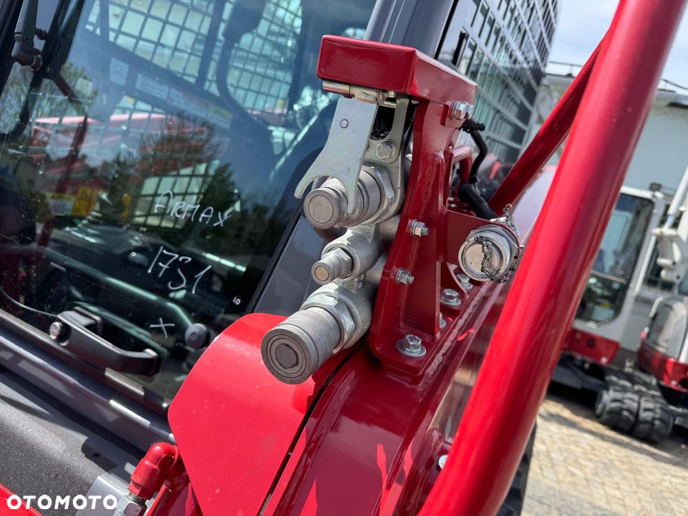 Takeuchi TL8R2 High Flow - 17