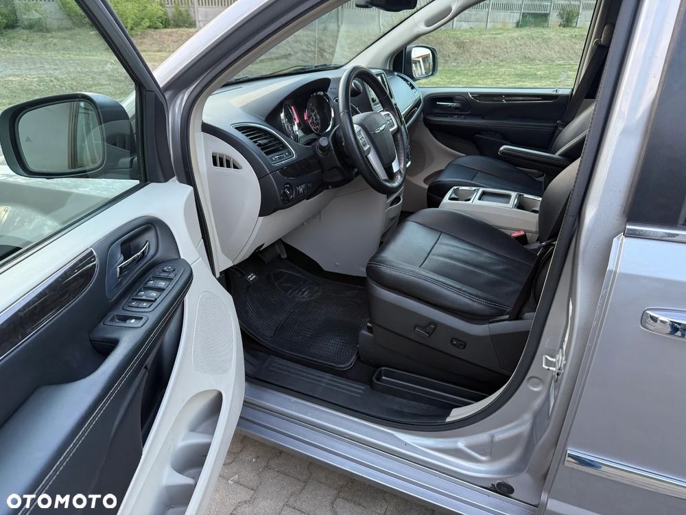 Chrysler Town & Country 3.6 Touring - 11