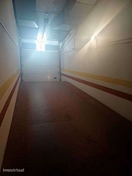 Lugar de estacionamento junto ao Metro de Odivelas – Rua Alves Redol - Grande imagem: 2/3