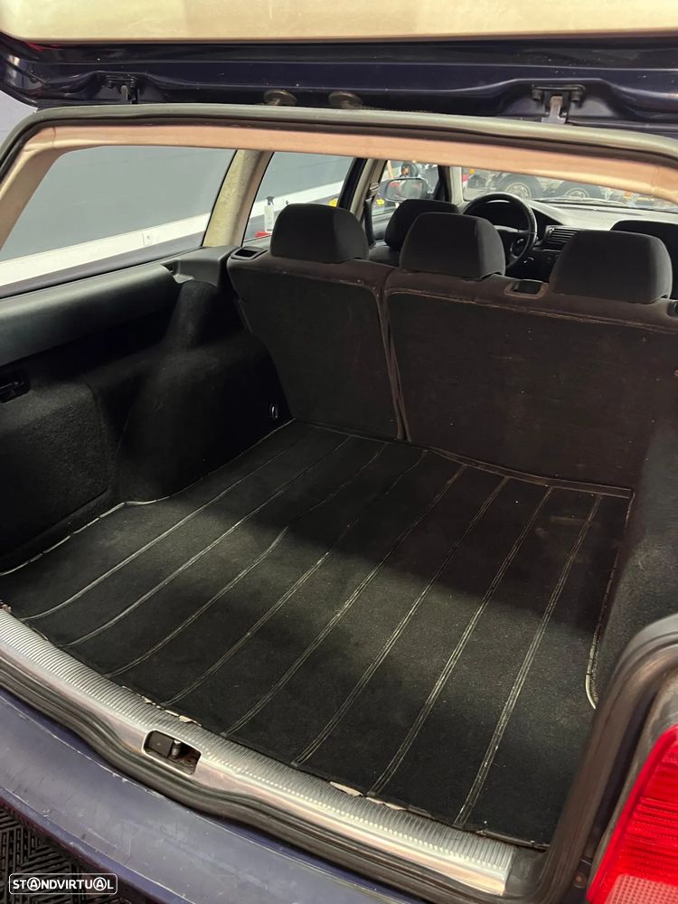 VW Passat 1.9 TDi Confortline - 11
