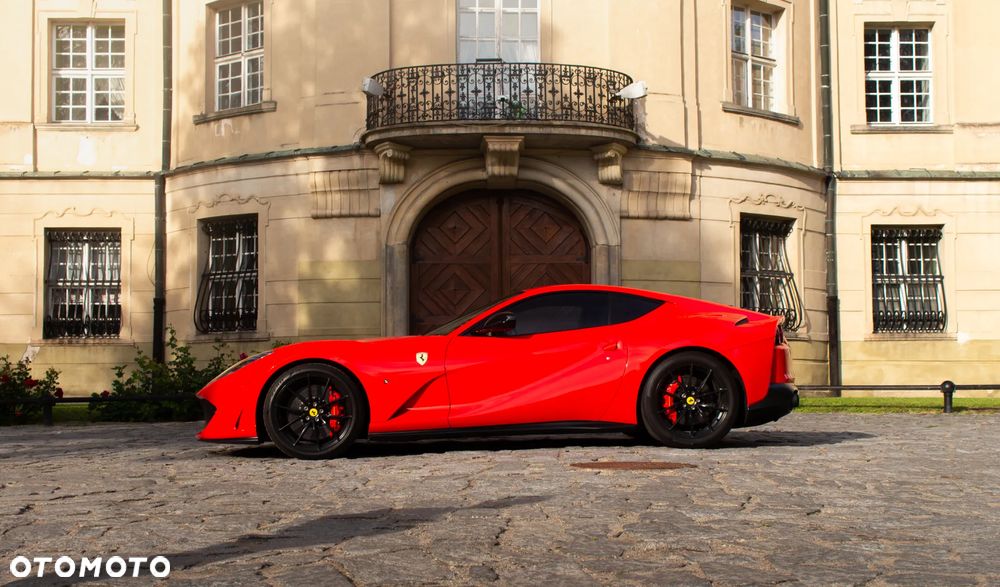 Ferrari 812 Superfast - 5