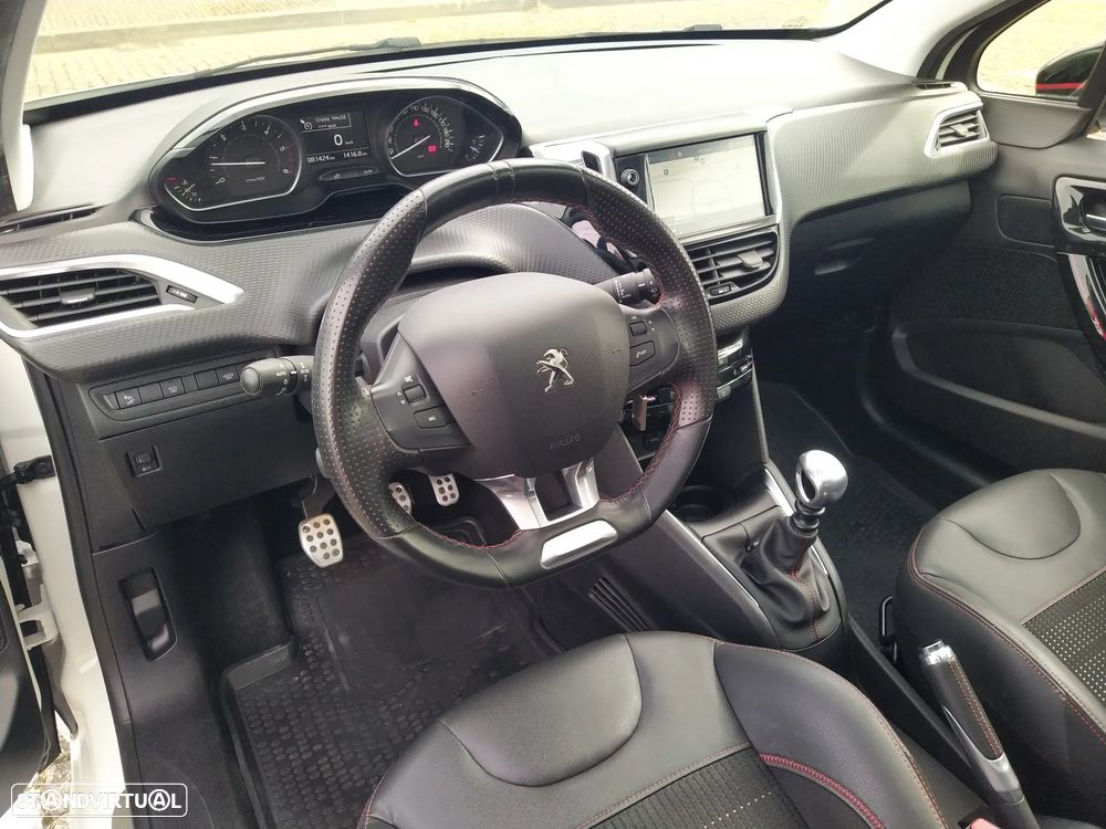 Peugeot 208 1.6 BlueHDi GT Line - 24