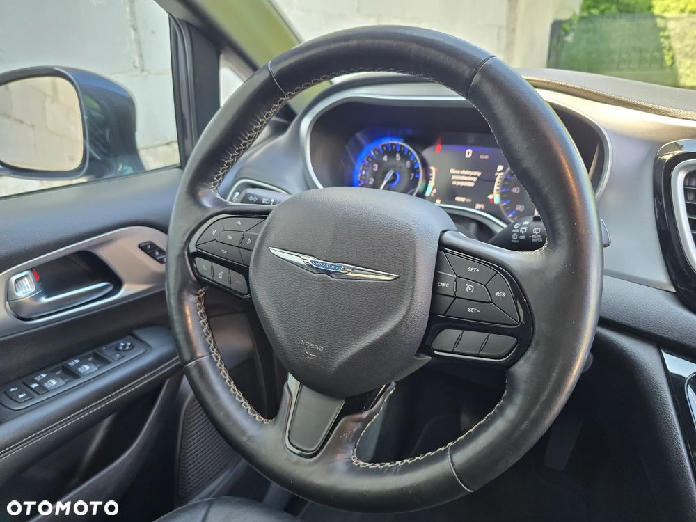 Chrysler Pacifica - 36