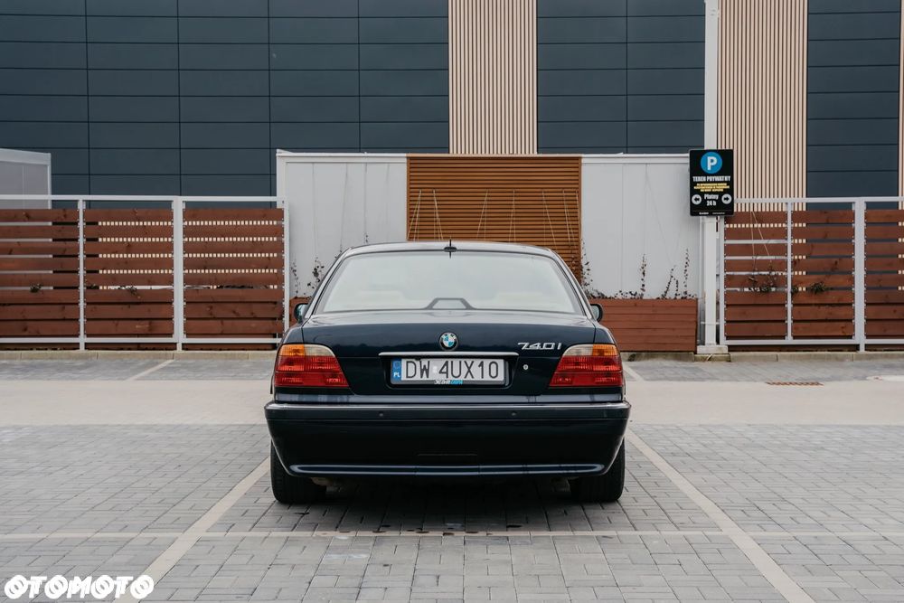 BMW Seria 7 740i - 5